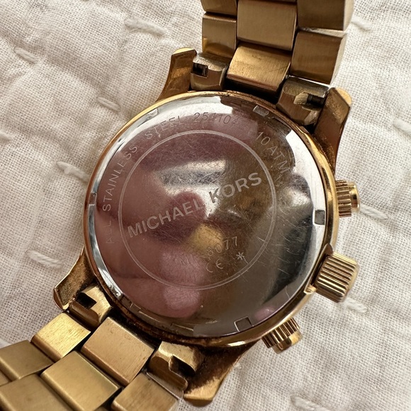 Michael Kors Oversized Runway Gold-Tone Watch - Picture 3 of 8